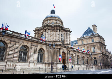 Der Senat von Frankreich auf dem Luxemburger Schloss in der 6. Arrondissement von Paris. Stockfoto