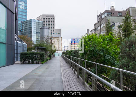 Hochhaus Geschäfts- und Wohngebäude in Shinagawa Station, Tokyo, Region Kanto, Insel Honshu, Japan. Stockfoto