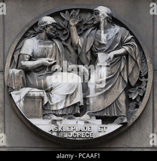 Asclepiade und Lucrece, griechische Medizin in Rom. Stein Relief am Gebäude der Faculte de Medizin Paris, Frankreich Stockfoto