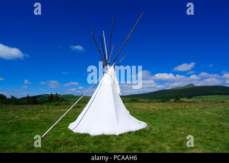 Weißes tipi in Massiv von Sancy, Auvergne, Frankreich Stockfoto