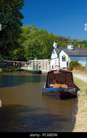 Schmale Boote auf Abergavenny und Brecon Canal, Govilon in der Nähe von Abergavenny, Wales, UK. Stockfoto