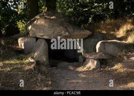 5500 Jahre alte Großsteingräber große Dolmen in der Nähe von Lancken-Granitz im Südosten der Insel Rügen in der Ostsee, im Nordosten Deutschlands. Stockfoto