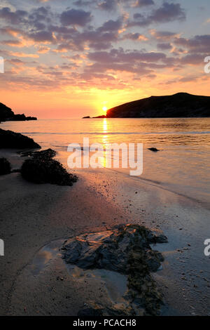 Sonnenuntergang an der Küste von Cornwall Strand von Porth, Newquay Stockfoto
