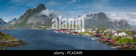 Fischerdorf Reine, Lofoten, Norwegen Stockfoto