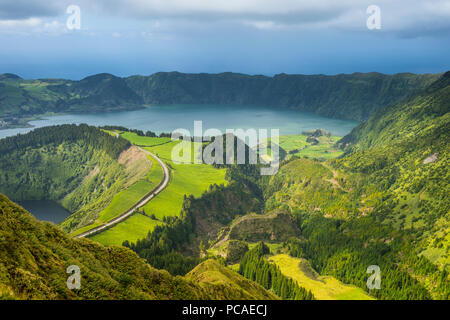 Blick über die Sete Cidades Krater, Insel Sao Miguel, Azoren, Portugal, Atlantik, Europa Stockfoto