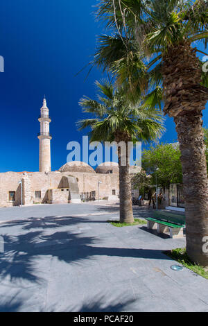 Das minarett der historischen Nerantze Moschee (Gazi Hussein Moschee) in der Altstadt von Rethymnon auf Kreta, griechische Inseln, Griechenland, Europa Stockfoto