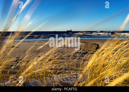 Das Schiff Hafen in der starken Winter Wind. Riga, Lettland, baltischen Staat Stockfoto