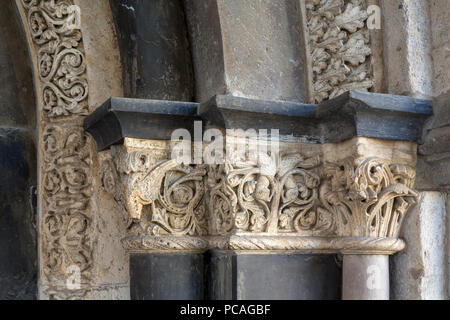 Brauweiler in Pulheim, Abteikirche St. Nikolaus, Kreuzgang, Südportal, Kämpferzone Stockfoto