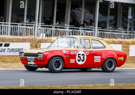 Die Allan Mann Racing 1968 Ford Escort Twin Cam mit Pilot Tom Kristensen am Goodwood Festival 2018 von Geschwindigkeit, Sussex, UK. Stockfoto