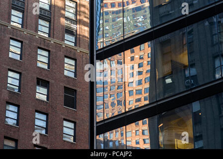 03-11-15, New York, USA. Reflexionen in Office Windows. Foto: © Simon Grosset Stockfoto