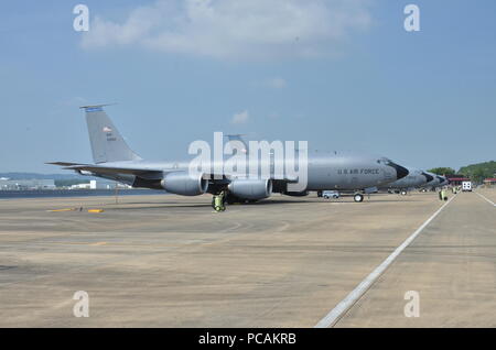 Drei KC-135-R Stratotankers von McGhee Tyson Air National Guard Base Park auf dem Flug Linie hier an die 117 Luftbetankung Flügel, Birmingham, Ala., 12. Juli 2018. (U.S. Air National Guard Foto: Staff Sgt. Jim Bentley) Stockfoto