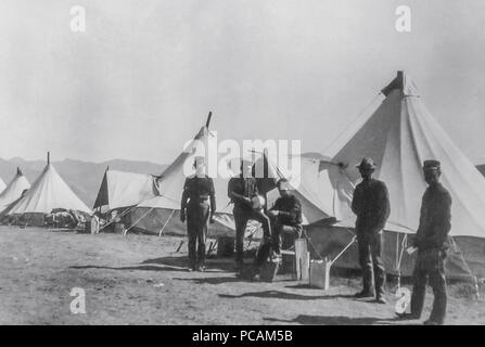 Präsident Theodore Roosevelt's Camp in der Nähe von Calcit Federn; Fotograf unbekannt; Um 1903 50 Präsident Theodore Roosevelt's Camp (26032024221) Stockfoto