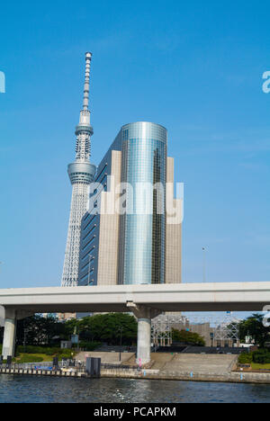 Tokyo Sky Tree mit der Ansicht von Sumida River, Sumida-ku, Tokyo, Japan Stockfoto