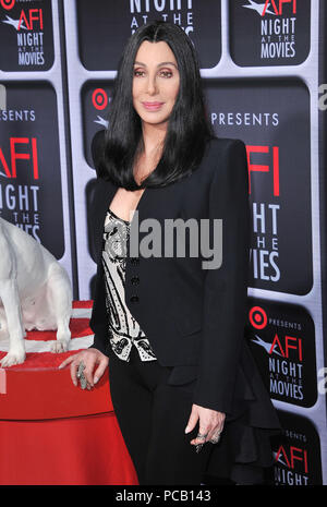 Cher anreisen, die das AFI Nacht an den Filmen am Arclight Theater in Los Angeles. Cher 185 - - - - - - - - - - - - - Red Carpet Event, Vertikal, USA, Filmindustrie, Prominente, Fotografie, Bestof, Kunst, Kultur und Unterhaltung, Topix Prominente Fashion/Vertikal, Besten, Event in Hollywood Leben - Kalifornien, Roter Teppich und backstage, USA, Film, Stars, Film Stars, TV Stars, Musik, Promis, Fotografie, Bestof, Kunst, Kultur und Unterhaltung, Topix, drei Viertel, vertikal, eine Person aus dem Jahr 2013, Anfrage tsuni@Gamma-USA.com Stockfoto