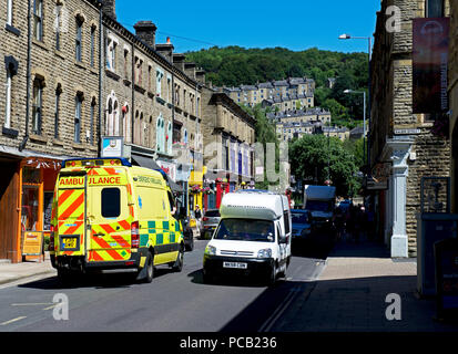 Ambulanz in der Market Street, Halifax, West Yorkshire, England, Großbritannien Stockfoto