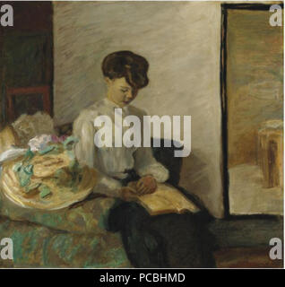 91 JEUNE FEMME LISANT, CHAPEAU, FLEURS Stockfoto