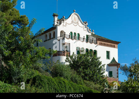 Barcelona, Parc Güell, das Casa Trias. Von Antoni Gaudi erbaut 1900-1914 Stockfoto