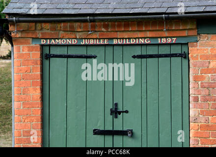 Die Diamond Jubilee Gebäude (die alten Kohle Scheune und Alten Fire Engine House), Guilsborough, Northamptonshire, England, Großbritannien Stockfoto