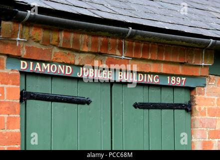 Die Diamond Jubilee Gebäude (die alten Kohle Scheune und Alten Fire Engine House), Guilsborough, Northamptonshire, England, Großbritannien Stockfoto