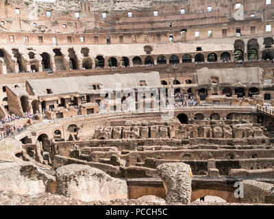 Leute das Zentrum und Arena, die das Kolosseum, Rom, Italien Stockfoto