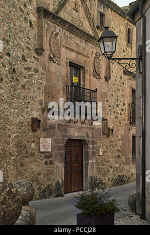 Casa de los Proaño oder Casa del Moro, platereske Fassade mit dem Kopf eines Moor über einen cutlass, Madrid, Segovia, Spanien Stockfoto