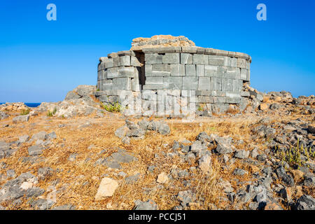 Das Grab des Kleoboulos in der Nähe der Akropolis von Lindos auf der Insel Rhodos in Griechenland Stockfoto