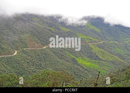 Blick über die Berge mit tiefen Wolken Tapichalaca finden, Provinz Zamora-Chinchipe, Ecuador Stockfoto