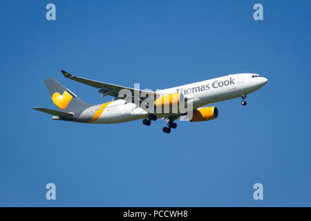 Thomas Cook G-MLJL Airbus A 330-243 Landung am Flughafen Manchester Stockfoto