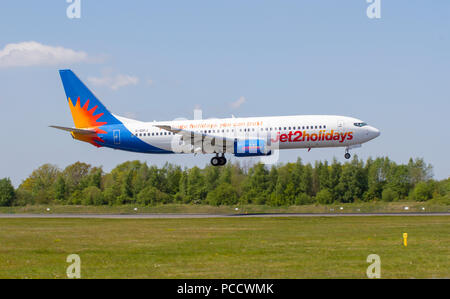 Ferien Flug Jet2 Boeing 737-804 G-GDFJ Landung am Flughafen Manchester Stockfoto