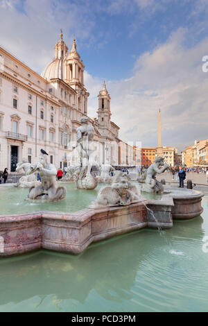 Brunnen Fontana del Moro, Sant'Agnese in Agone Kirche, Piazza Navona, Rom, Latium, Italien, Europa Stockfoto