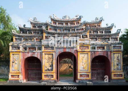 Die chuong Duc Tor in der Kaiserstadt Hue, die Zitadelle, UNESCO-Weltkulturerbe, Hue, Vietnam, Indochina, Südostasien, Asien Stockfoto