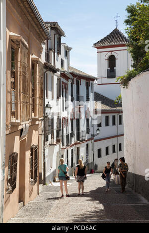 Schmale Straße von Cuesta de San Gregorio in der Albaicin, Granada, Andalusien, Spanien, Europa Stockfoto