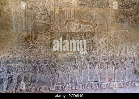 Bas Relief des Kommandanten der Vanguard Ritt auf einem Elefanten und die Armee von König Suryavarman II in Angkor Wat, UNESCO, Siem Reap, Kambodscha Stockfoto
