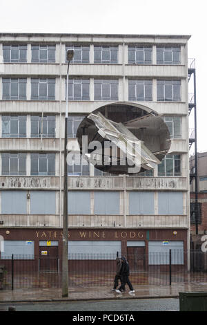 Richard Wilson, Kunst, Projekt, das über, gegenüber Moorfields Zug, Bahnhof, Liverpool Biennale, Liverpool, Merseyside, England, Großbritannien, Großbritannien, Europa Stockfoto