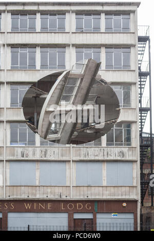 Richard Wilson, Kunst, Projekt, das über, gegenüber Moorfields Zug, Bahnhof, Liverpool Biennale, Liverpool, Merseyside, England, Großbritannien, Großbritannien, Europa Stockfoto