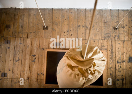 Detail der Winde im Hop Store House in saazer Stadt. Der Tschechischen Republik. Stockfoto