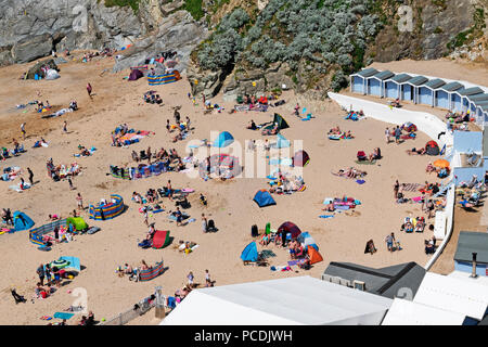 Sommer am Strand Lusty Glaze Road, Newquay, Cornwall, England, Großbritannien, Großbritannien. Stockfoto