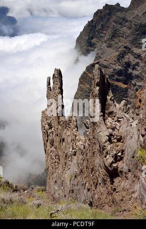 Vulkanische Deich am Rand der Caldera de Taburiente, Roque de Los Muchachos, La Palma, Kanarische Inseln, Spanien Stockfoto