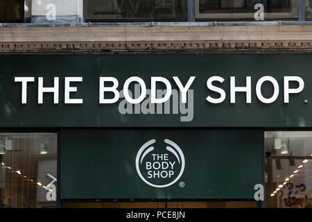LONDON, Großbritannien - 31 JULI 2018: The Body Shop Kosmetik Store auf der Oxford Street in Central London. Stockfoto