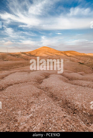 Agafay Wüste in einer langen Belichtungszeit fotografieren bei Sonnenuntergang, Marokko Stockfoto