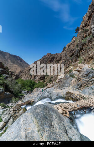 Berge, Landschaften und Wasserfall im Tal von Ourika, Marokko Stockfoto