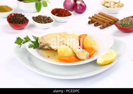 Suppe mit Chicken Wings mit Karotten und Kartoffeln Stockfoto