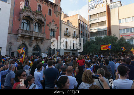 Granollers, Katalonien, Spanien, 3. Oktober 2017: ruhigen Menschen aus Protest gegen die spanische Polizei Intervention am 1. Oktober in Katalonien Referendum. Stockfoto