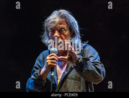 Triest, Italien, vom 30. Juli 2018. iItalian Schauspieler Paolo Rossi auf der Bühne während eines 'Pupkin Cabaret" im Schloss San Giusto in Triest. Foto von Stockfoto