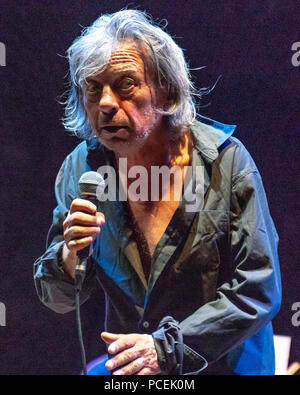 Triest, Italien, vom 30. Juli 2018. iItalian Schauspieler Paolo Rossi auf der Bühne während eines 'Pupkin Cabaret" im Schloss San Giusto in Triest. Foto von Stockfoto