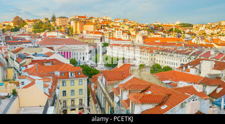 Antenne Stadtbild von Lissabon Innenstadt bei Sonnenuntergang, Panoramaaussicht, Portugal Stockfoto