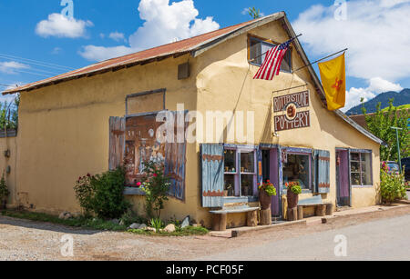 ARROYO SECO, NM, USA-12 Juli 18: Diese Gemeinde in der Nähe von Taos, NM bietet eine Reihe von bunten Fachgeschäfte. Stockfoto
