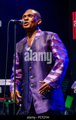 Ken Boothe auf der Hauptbühne bei womad am Donnerstag, 26. Juli 2017 in Charlton Park, Wiltshire statt. Bild: Ken Boothe OD ist ein jamaikanischer Sänger. Stockfoto