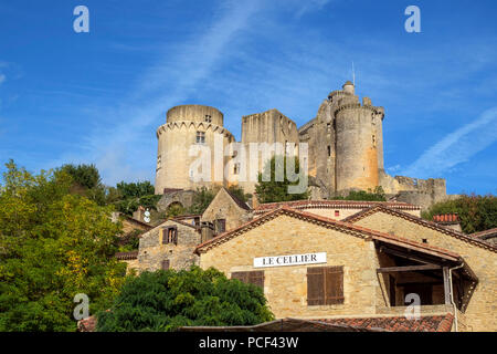 Fumel, Lot-et-Garonne, Frankreich - 2. Oktober 2017: Blick auf die historischen Ruinen des Château de Bonaguil in der Nähe von fumel an einem sonnigen Herbstnachmittag in Lot-et-Garonne, Frankreich Stockfoto