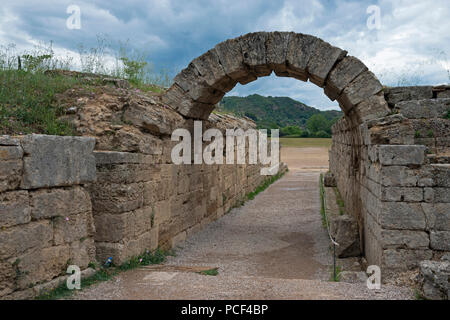 Tor zum Stadion, Olympia, Elis, Peloponnes, Griechenland Stockfoto